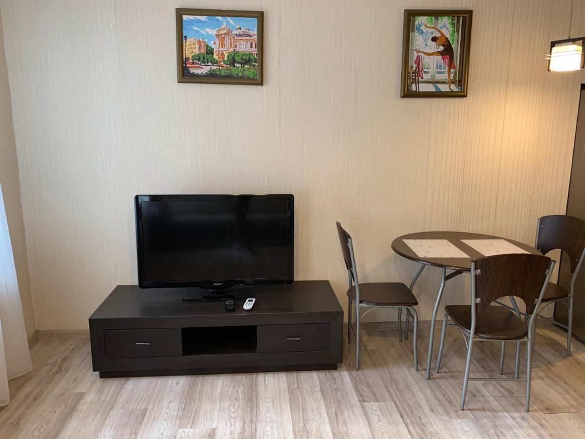 Excellent Apartment In The Center Of Odessa Exterior photo