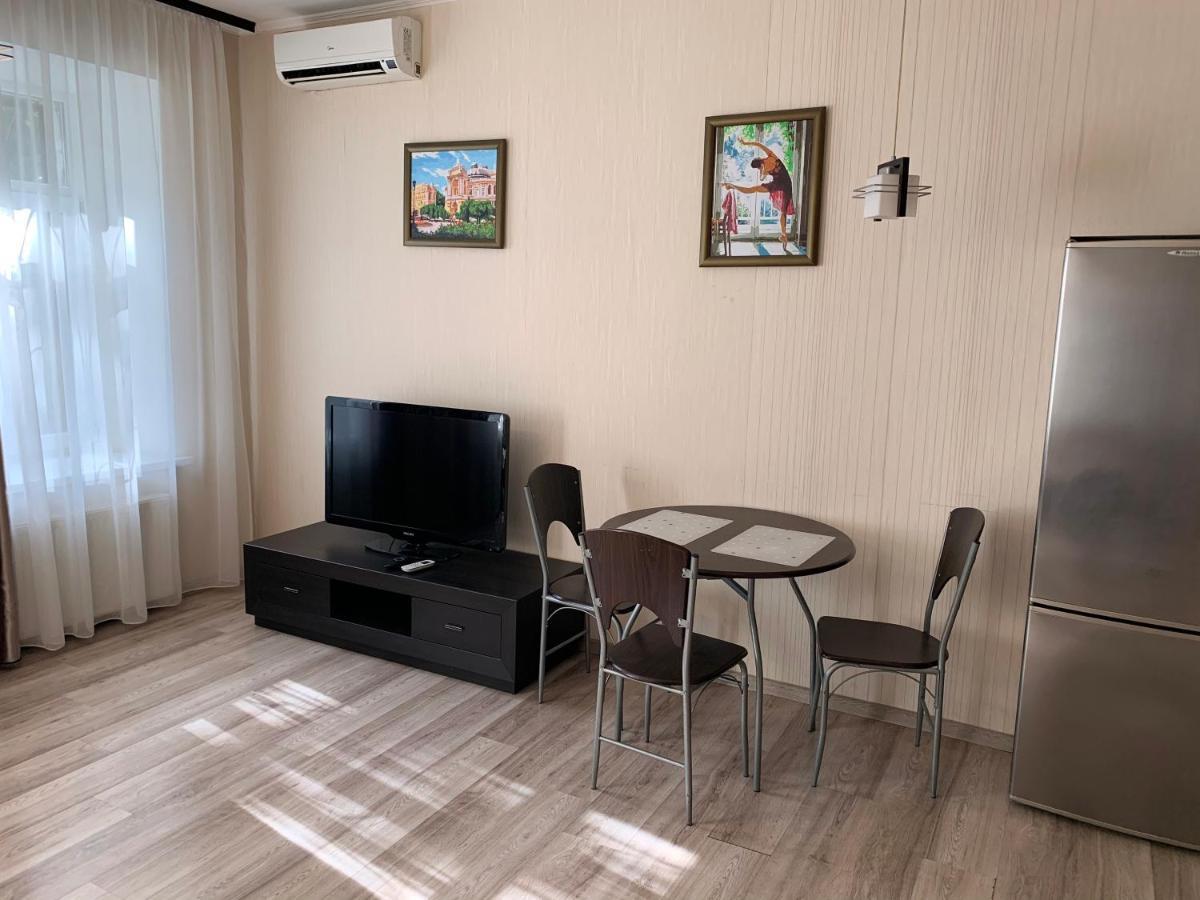 Excellent Apartment In The Center Of Odessa Exterior photo